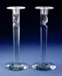 Cariatide, um par de castiçais (vidro)